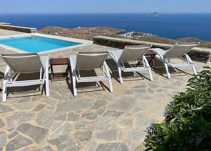 With Infinity Pool And Exceptional Sea View Kitnos