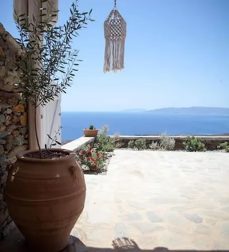 With Infinity Pool And Exceptional Sea View *